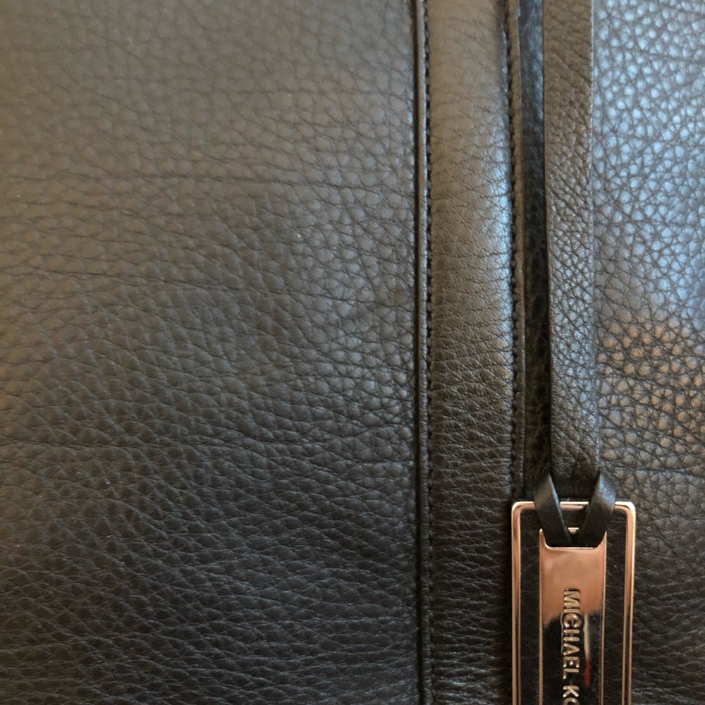 Michael Kors Collection Small Weekender - Picture 3 of 7